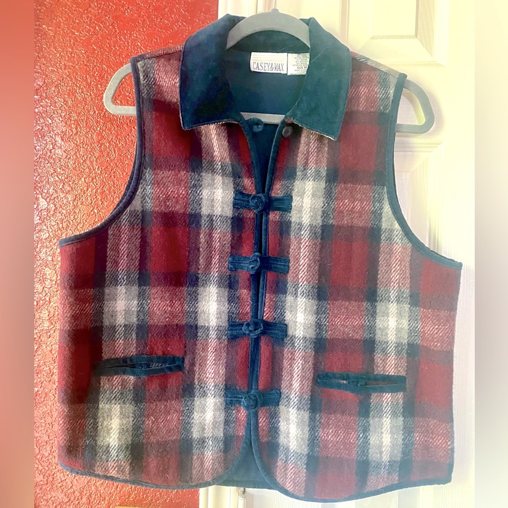 Vintage plaid vest by Casey&Max wool blend size M